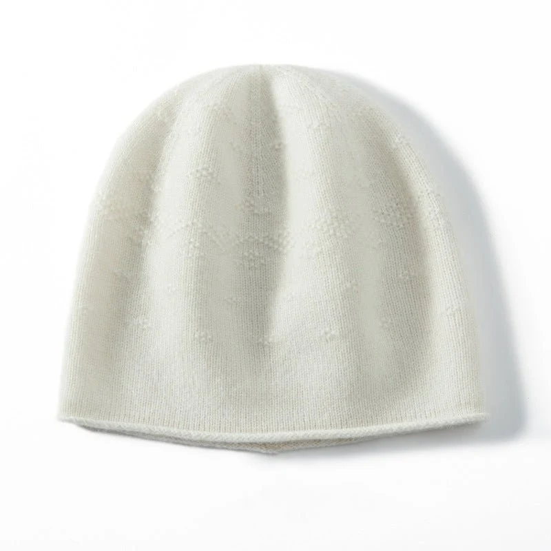 Gorro de crochet de pura cachemira con borde enrollado con patrón de textura sutil - Imagen 4