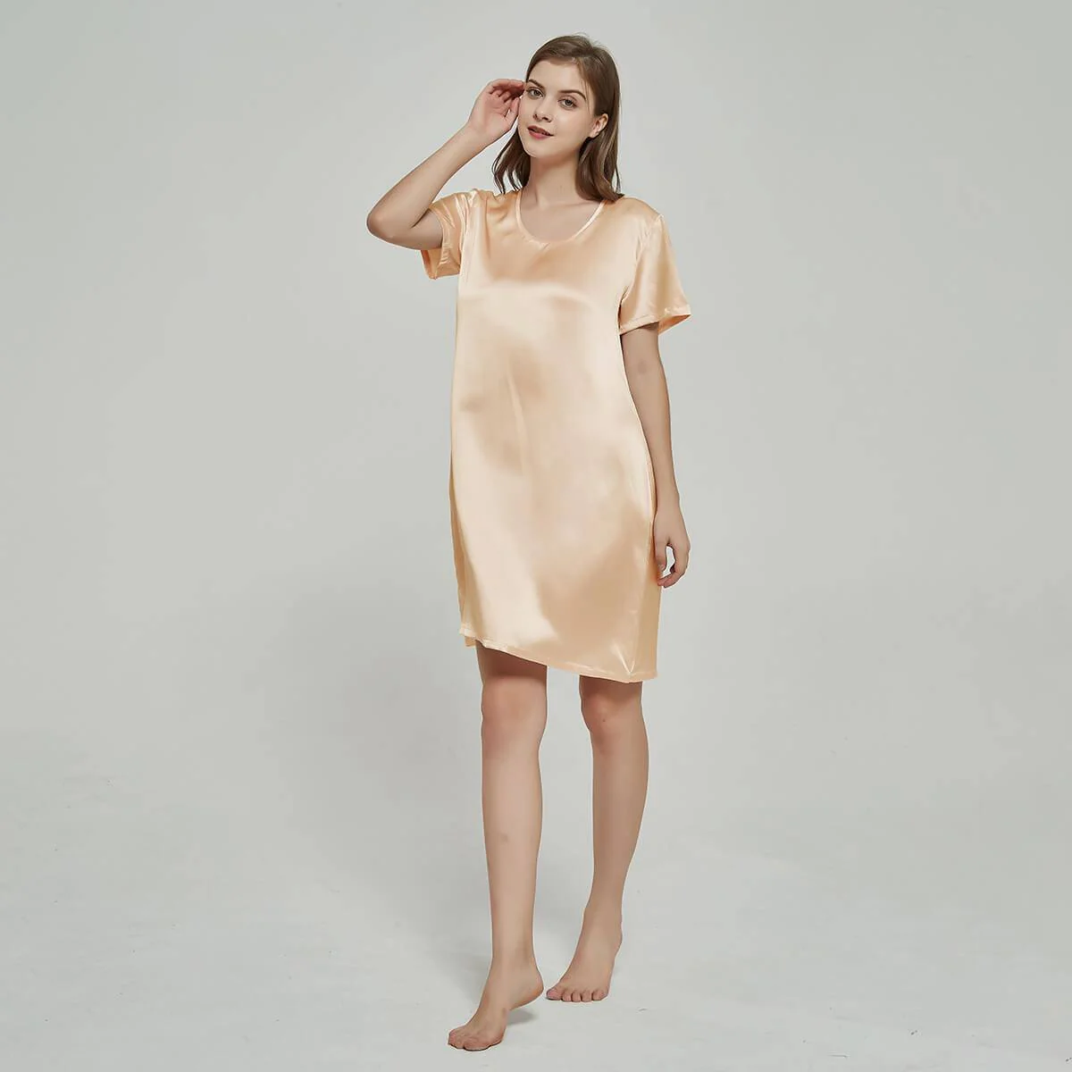 Silk Chemise Manga corta para mujeres Nightdress de seda de cuello redondo