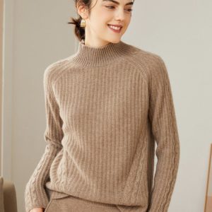 Mujera de cachemir de cuello con textura con textura de mujer.