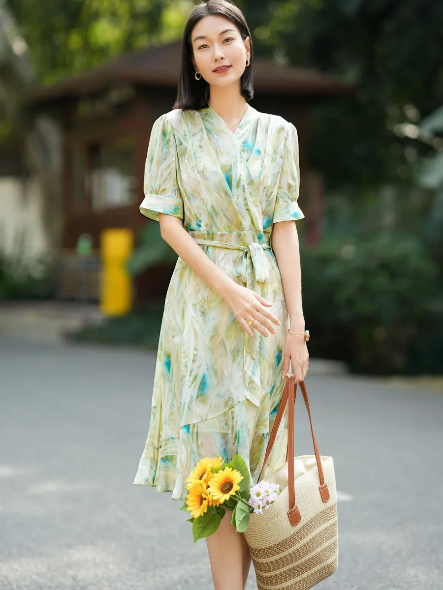 Vestido floral de seda con mangas abullonadas para mujer Vestido midi cruzado de seda con lazo en la cintura - Imagen 3