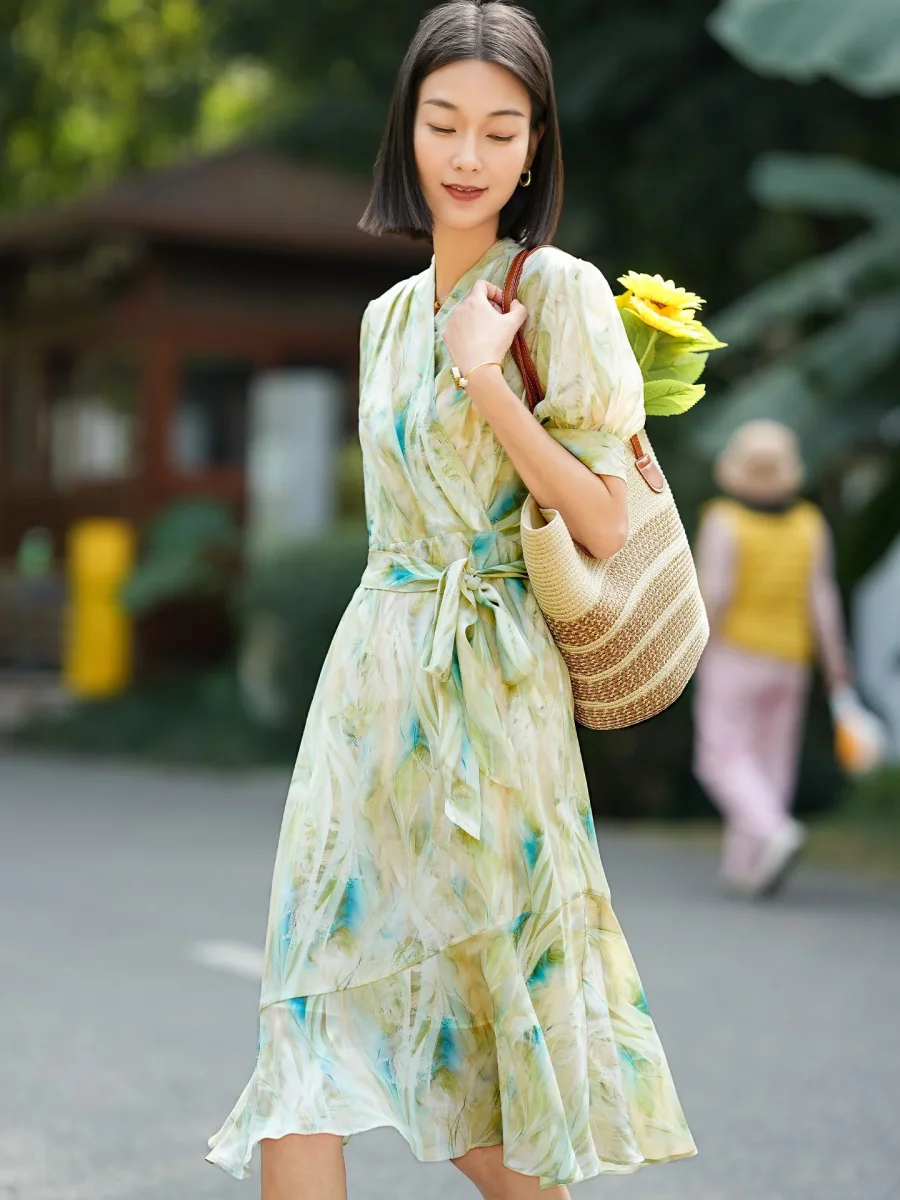 Vestido floral de seda con mangas abullonadas para mujer Vestido midi cruzado de seda con lazo en la cintura - Imagen 2