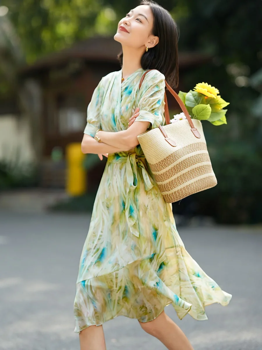 Vestido floral de seda con mangas abullonadas para mujer Vestido midi cruzado de seda con lazo en la cintura - Imagen 4