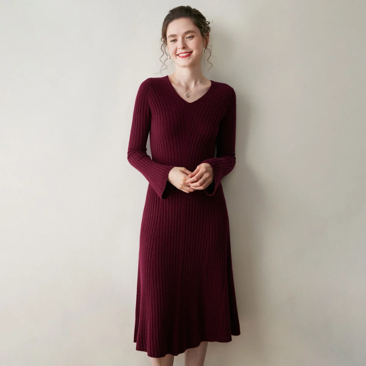 Vestido midi de cachemir con cuello en V acanalado y mangas acampanadas para mujer - Imagen 9