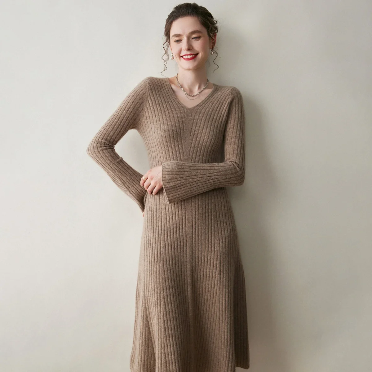 Vestido midi de cachemir con cuello en V acanalado y mangas acampanadas para mujer - Imagen 5