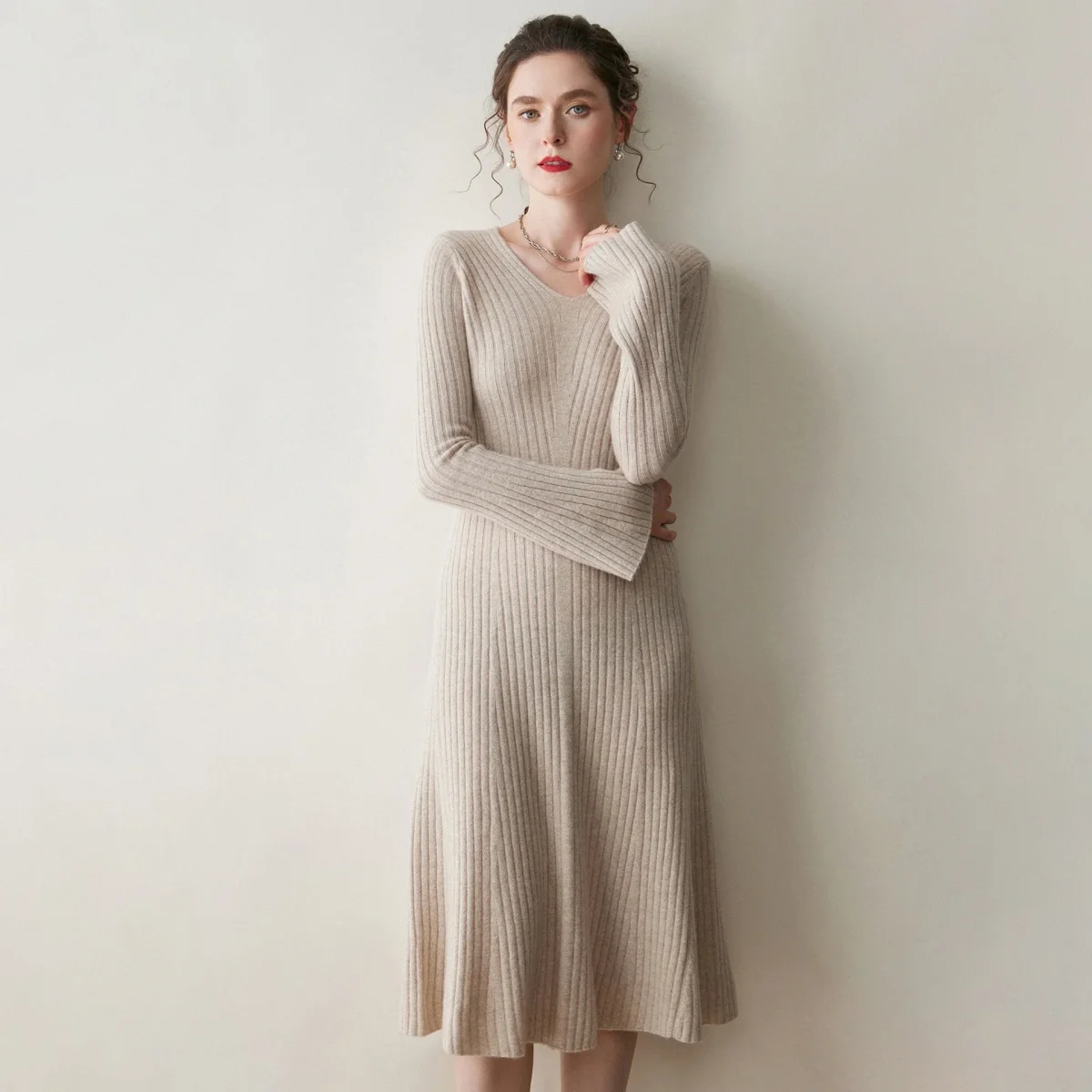 Vestido midi de cachemir con cuello en V acanalado y mangas acampanadas para mujer - Imagen 3